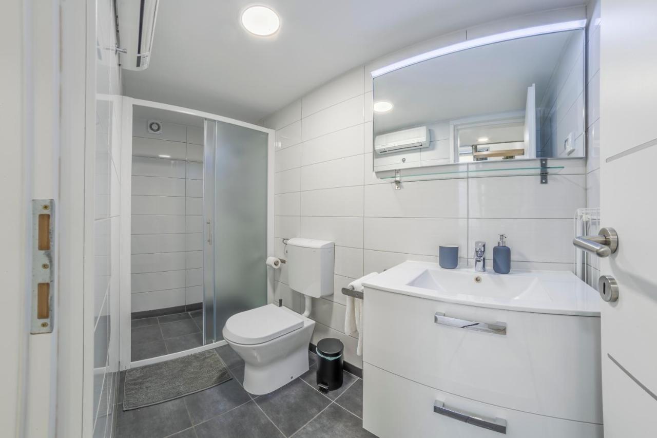 Urban Apartment *