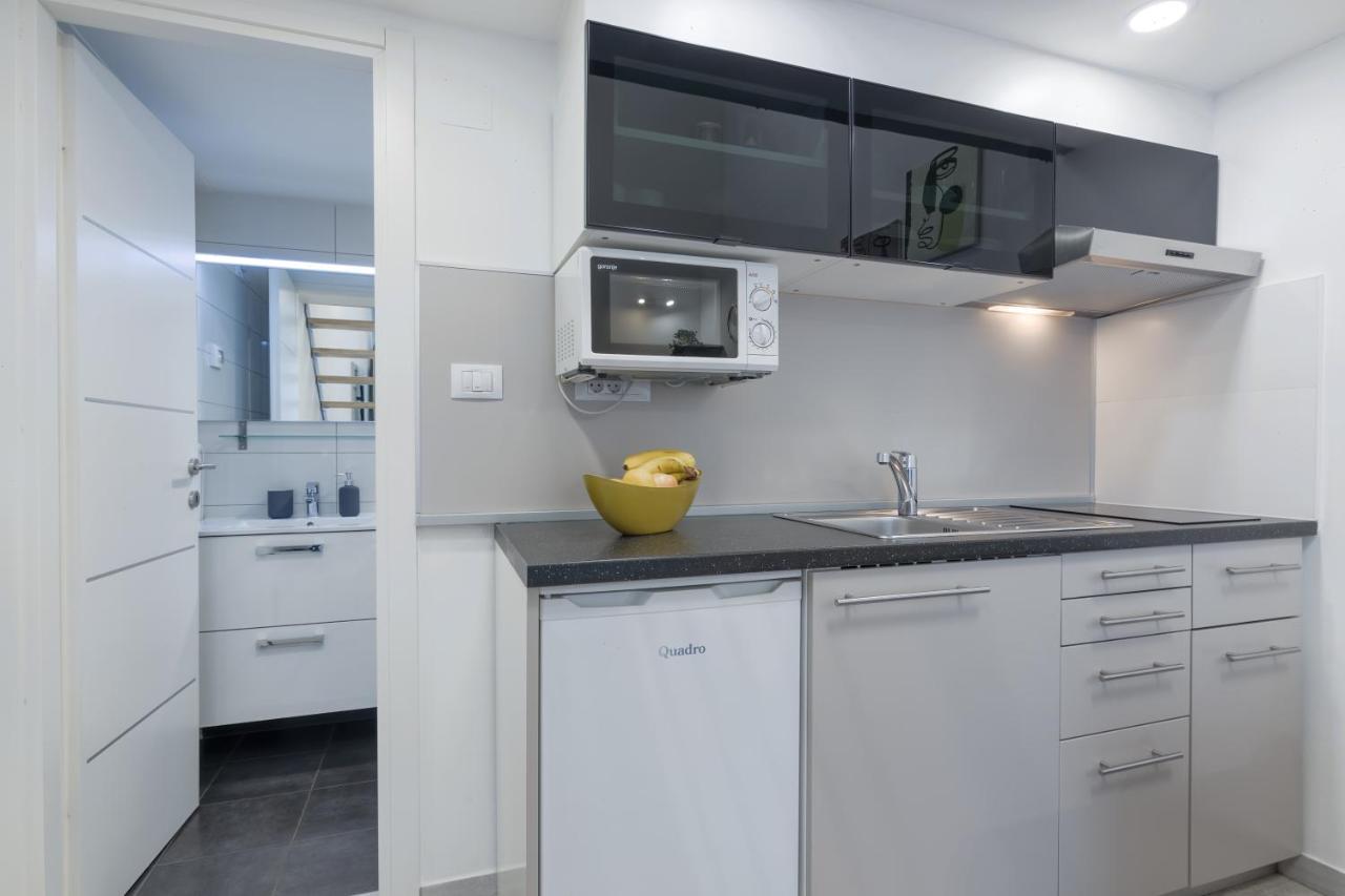 Urban Apartment *