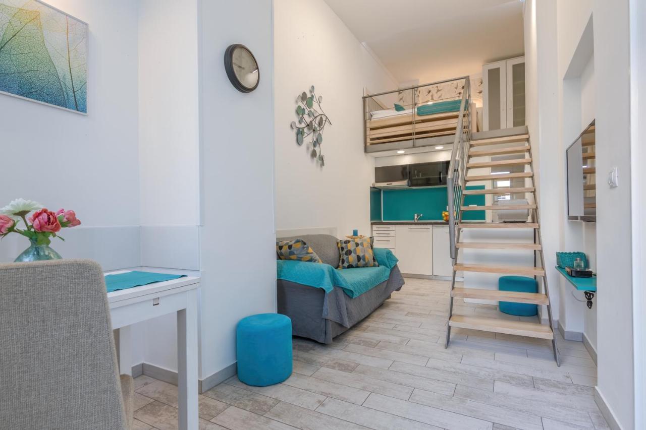 Urban Apartment *