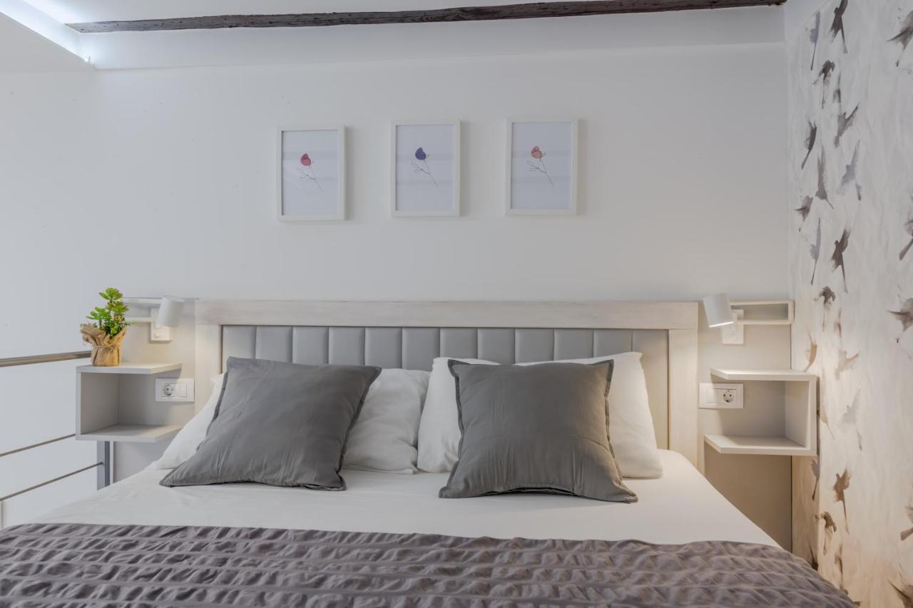 Urban Apartment *
